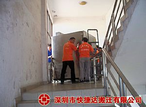 設(shè)備搬遷現(xiàn)場(chǎng)